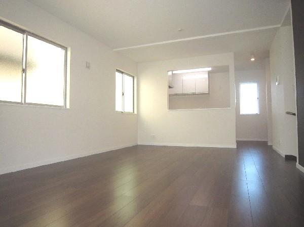 Living. Detached interior introspection Pictures - living LDK is spacious 18.8 Pledge