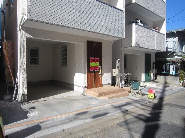 Parking lot. Since parking spaces can afford even in the vehicle height is higher car easier easy