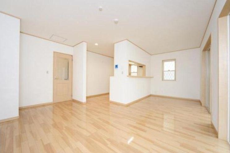 Same specifications photos (living)