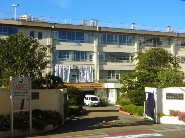 Junior high school. Miyamaedaira 15-minute walk to walk the bright road of with the sidewalk up to 1300m Miyamaedaira junior high school until junior high school