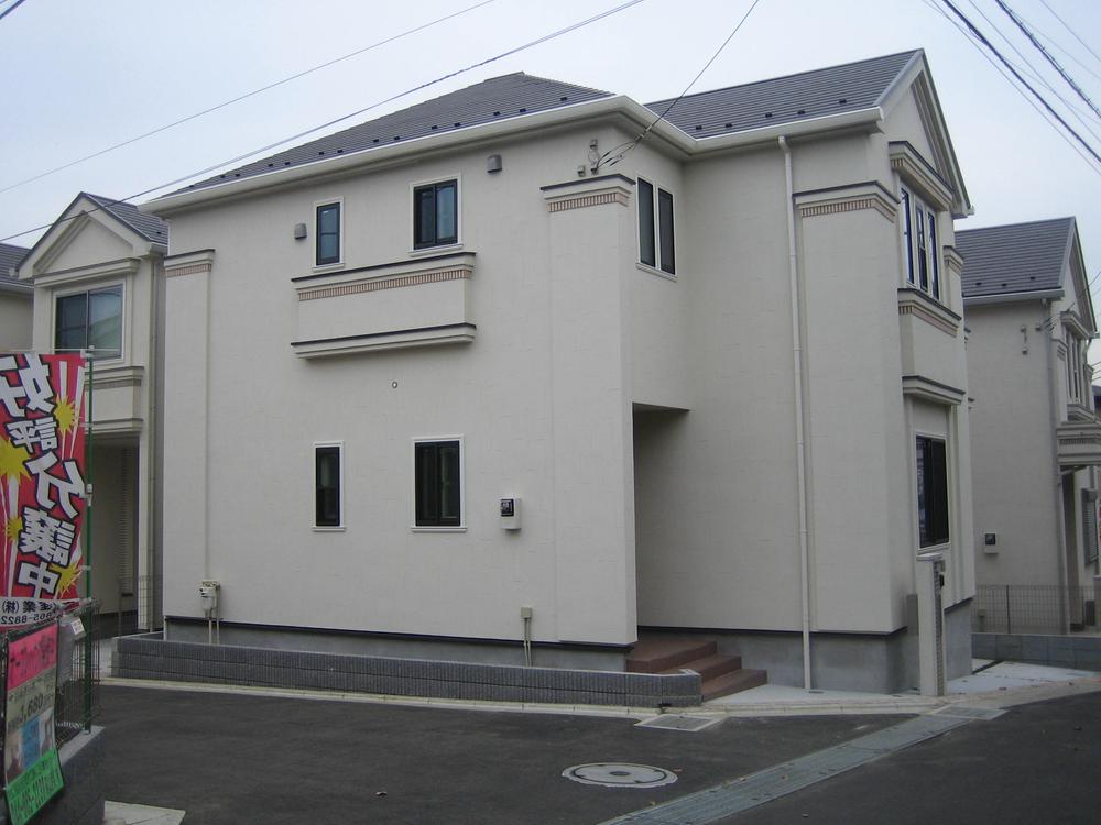 Local photos, including front road. Local (11 May 2013) Shooting