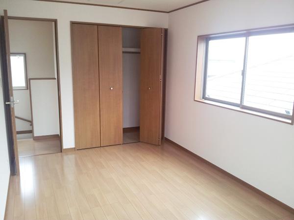 Non-living room. Yang per ventilation good in the living room