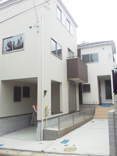 Local appearance photo. 1 Building, Building 2