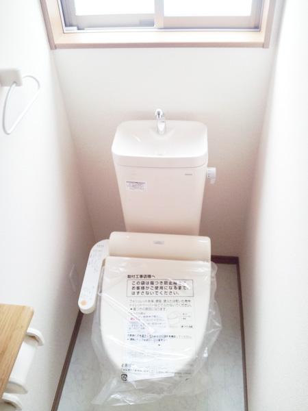 Toilet. Bidet