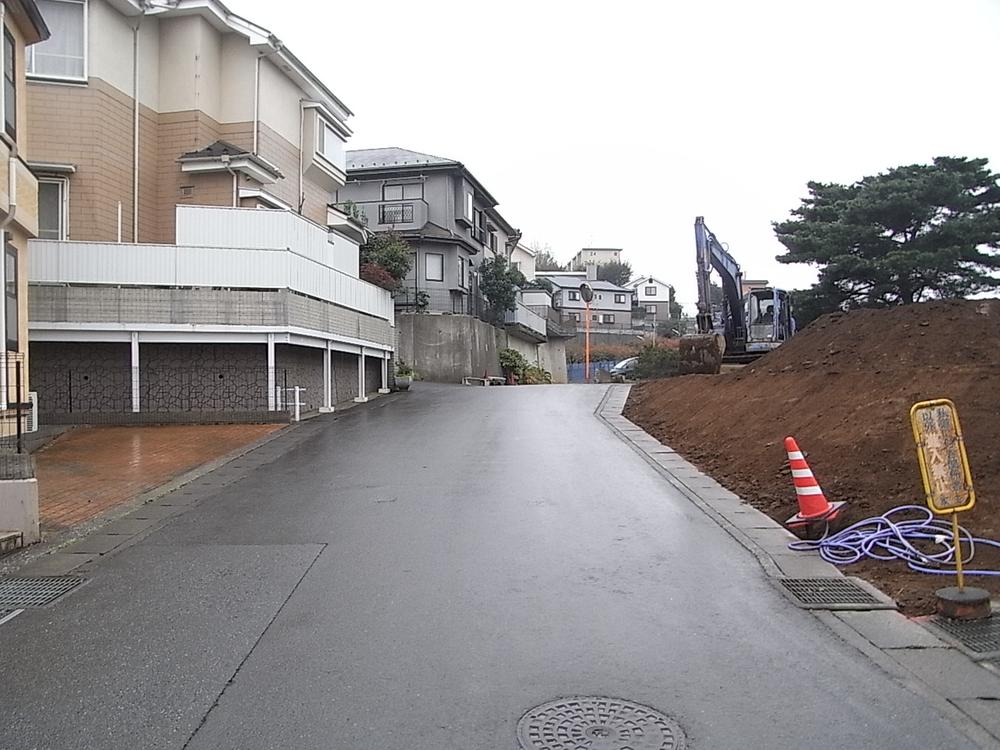 Local photos, including front road. Frontal road