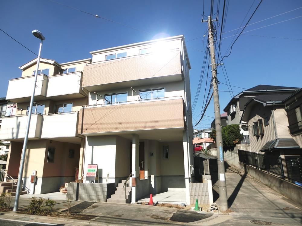 Local appearance photo. 1 Building appearance Although I think whether confirmation of the corner lot can photograph also, Rooms in the also has become a day of MAX.