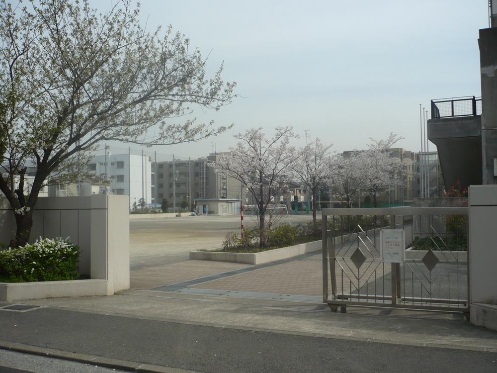 Junior high school. 346m to Kawasaki City Imai junior high school