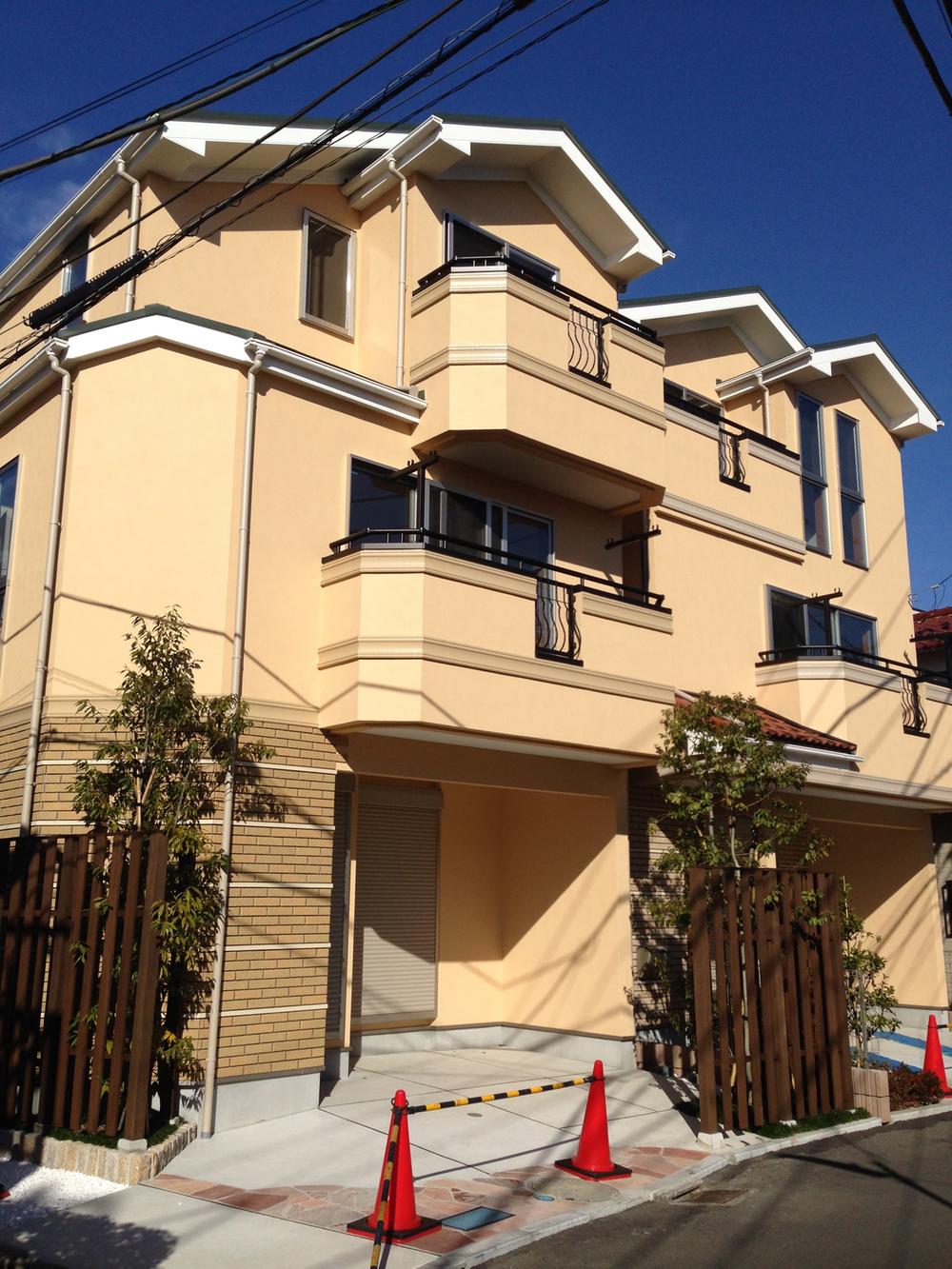 Local appearance photo. Local (12 May 2013) Shooting