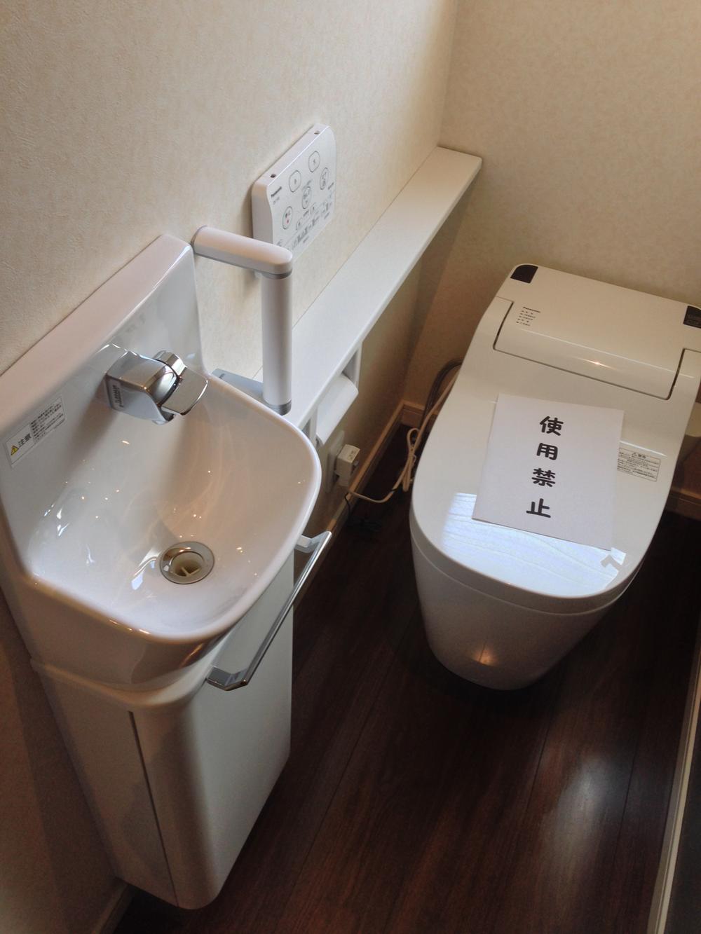 Toilet. Indoor (12 May 2013) Shooting