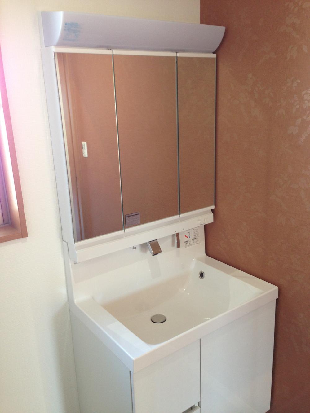 Wash basin, toilet. Indoor (12 May 2013) Shooting