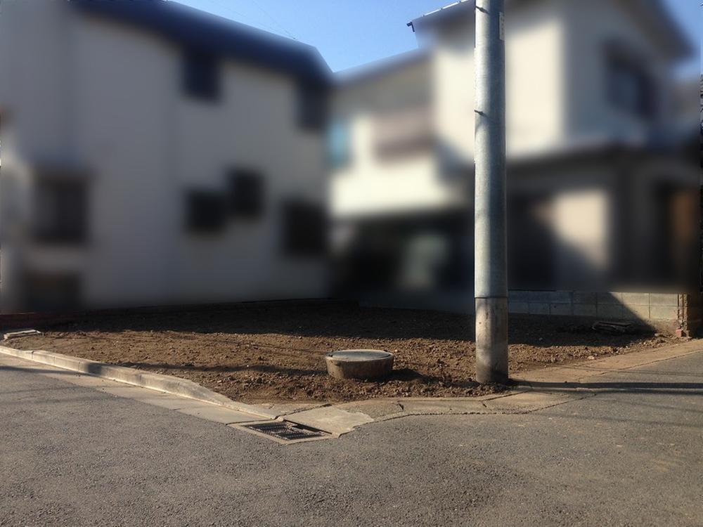 Local photos, including front road. Local (11 May 2013) Shooting