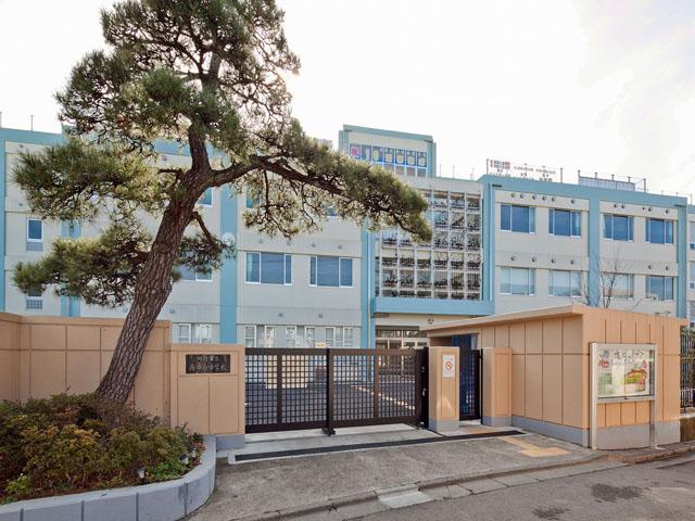 Junior high school. 900m to the Kawasaki Municipal Nishinakahara junior high school