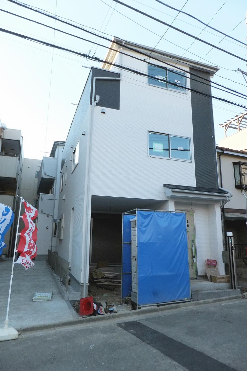 Local photos, including front road. 1 Building site (December 13, 2013) Shooting