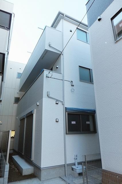 Local appearance photo. It stood recessed but 2 Building of two car space site (December 13, 2013) Shooting