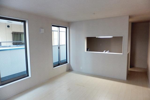 Living. Second floor of the living room there are two windows sweep in bright veranda side open ☆ Building 2 room (December 13, 2013) Shooting