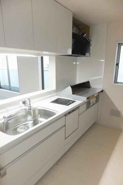 Kitchen. With a dishwasher in the kitchen ☆ There is also a room behind space ☆ Building 2 room (December 13, 2013) Shooting