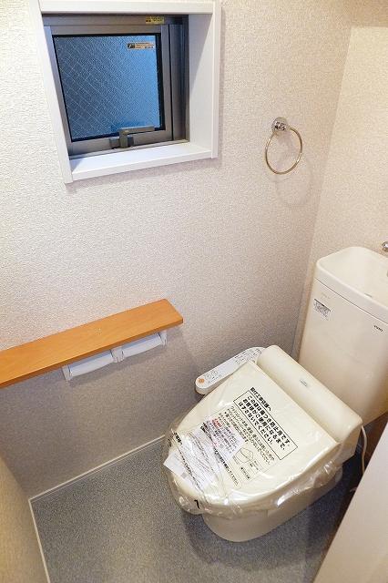 Toilet. 1 ・ 2 Kaitomo is with a bidet! Building 2 room (December 13, 2013) Shooting