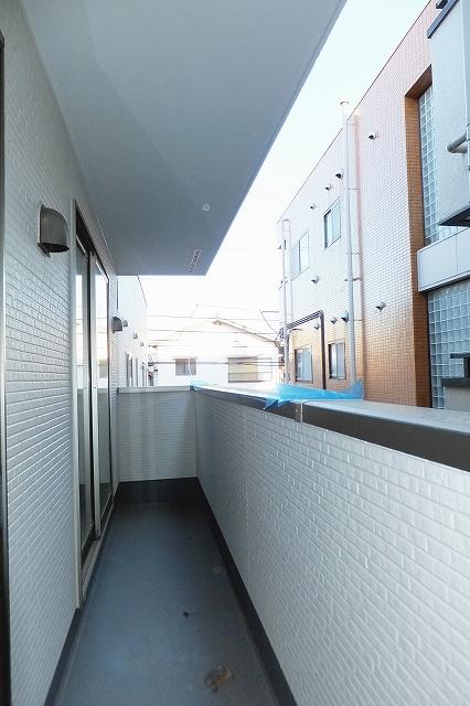 Balcony. Building 2 is a balcony is located on the second floor and the third floor ☆ wide! Building 2 room (December 13, 2013) Shooting