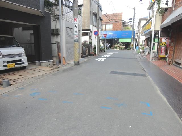 Local photos, including front road. Since the south front of the road is located in more than 6m, Not only per yang, You can also Ease out of the parking lot