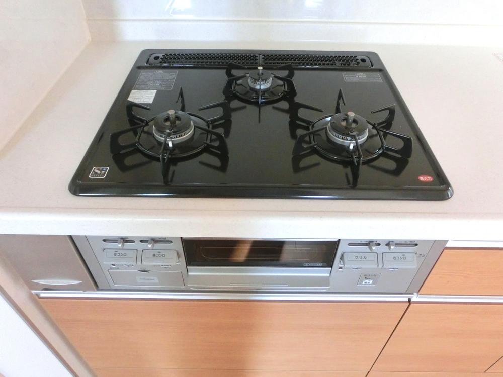 Kitchen. Cleaning of easy flat stove!