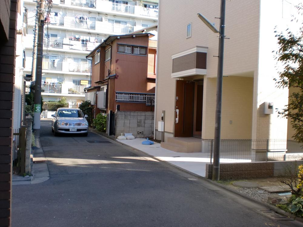 Local photos, including front road. Easy you can receipts!