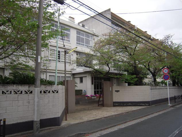 Junior high school. 560m to the Kawasaki Municipal Sumiyoshi Junior High School