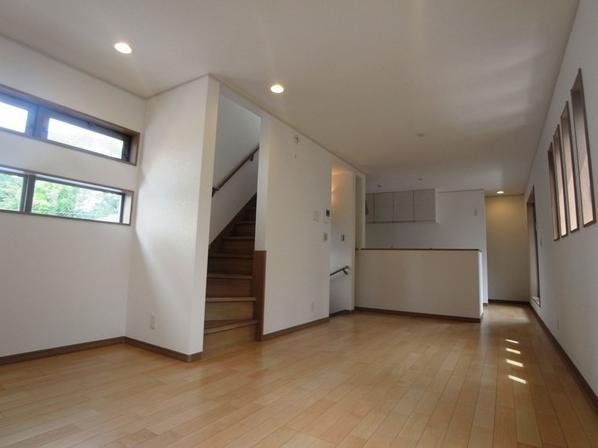 Living. Local (10 May 2013) Shooting