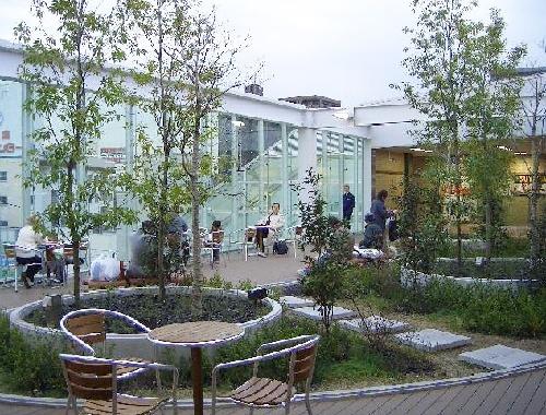 station. 800m until Motosumiyoshi