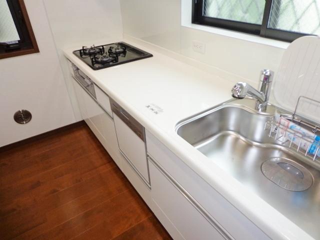 Same specifications photo (kitchen). Same specifications complete example of construction (kitchen)