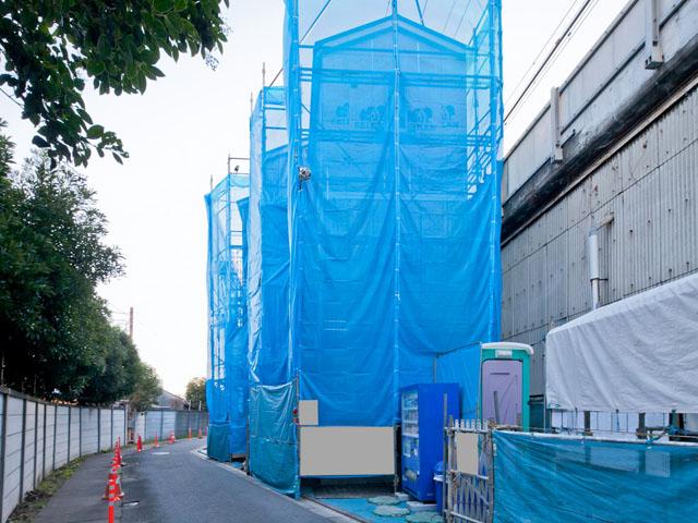 Local photos, including front road. Local (11 May 2013) Shooting