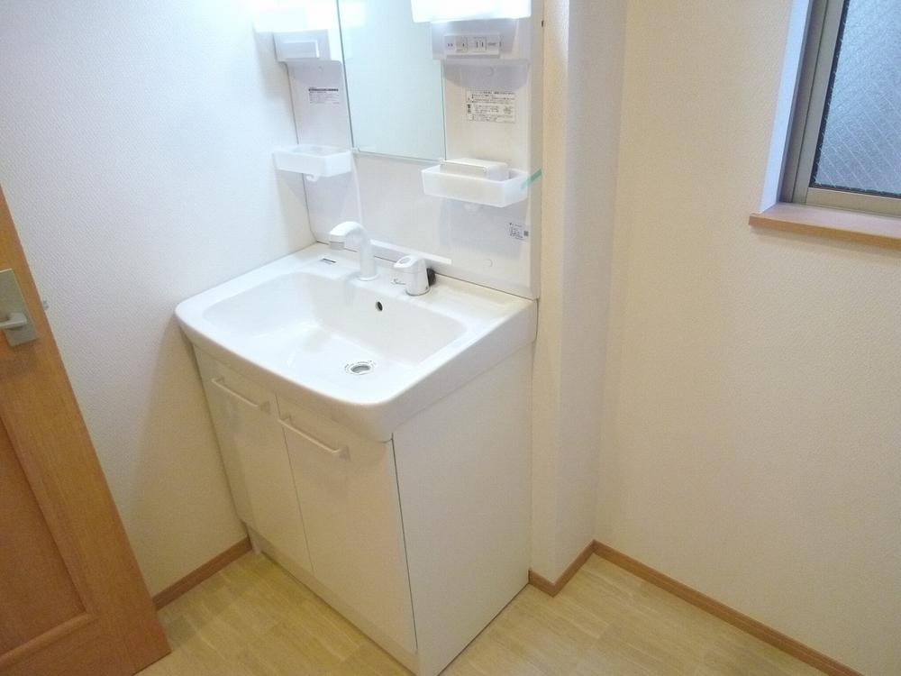 Wash basin, toilet. Indoor (2013. December) Shooting