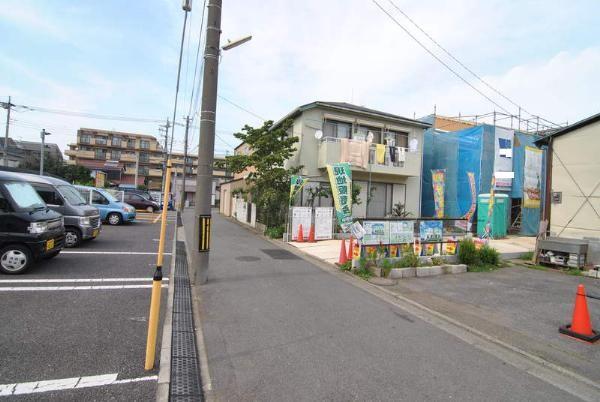 Local photos, including front road. Frontal road