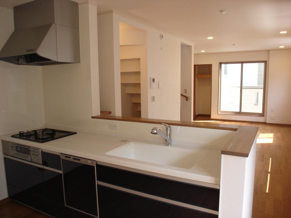 Kitchen. Indoor (July 2013) Shooting A feeling of opening the kitchen