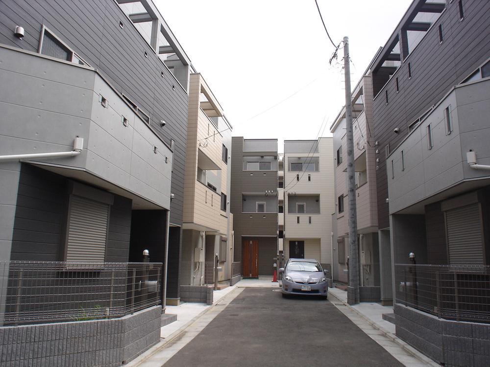 Local photos, including front road. Local (July 2013) Shooting