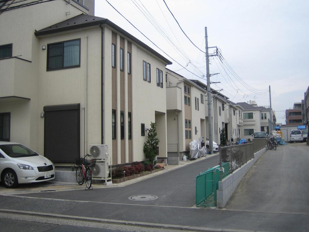 Local photos, including front road. Local (11 May 2013) Shooting