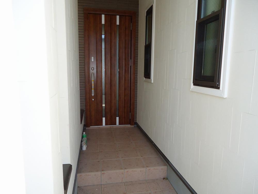 Entrance. Local (11 May 2013) Shooting