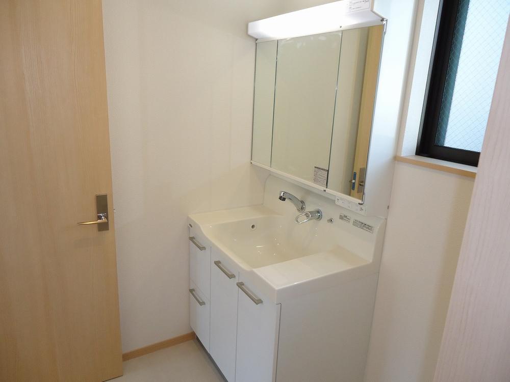 Wash basin, toilet. Indoor (11 May 2013) Shooting