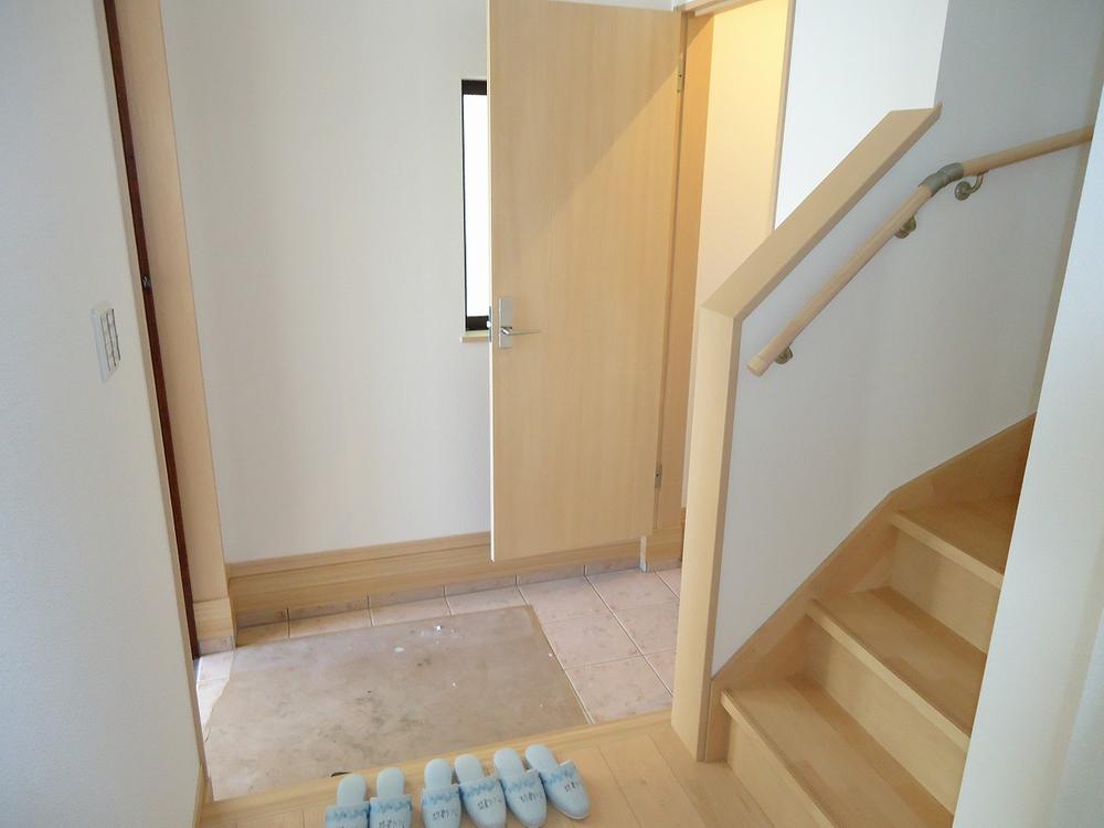 Entrance. Local (11 May 2013) Shooting