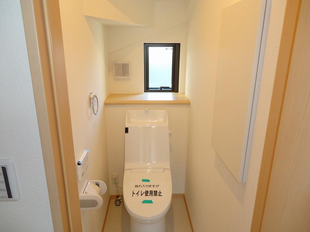 Toilet. Indoor (11 May 2013) Shooting