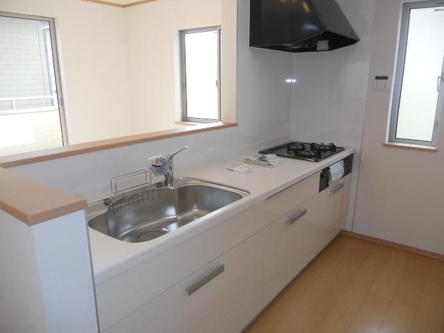 Kitchen. Face-to-face kitchen where you can enjoy a conversation while cooking