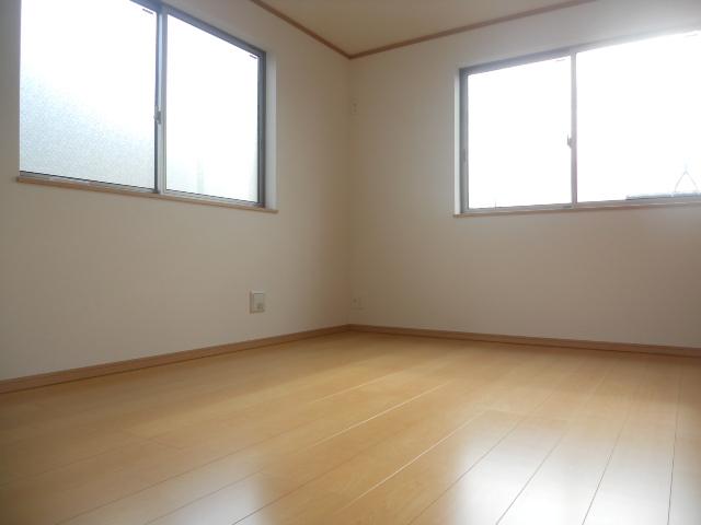 Non-living room. Bright house with plenty of sunshine