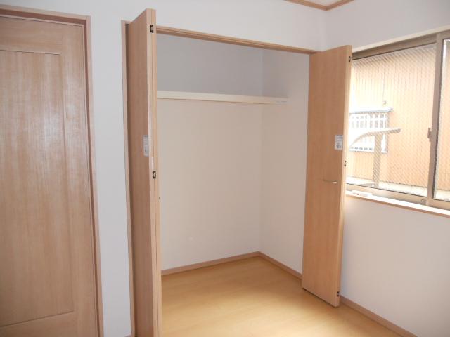 Receipt. Comfortable with plenty of storage space