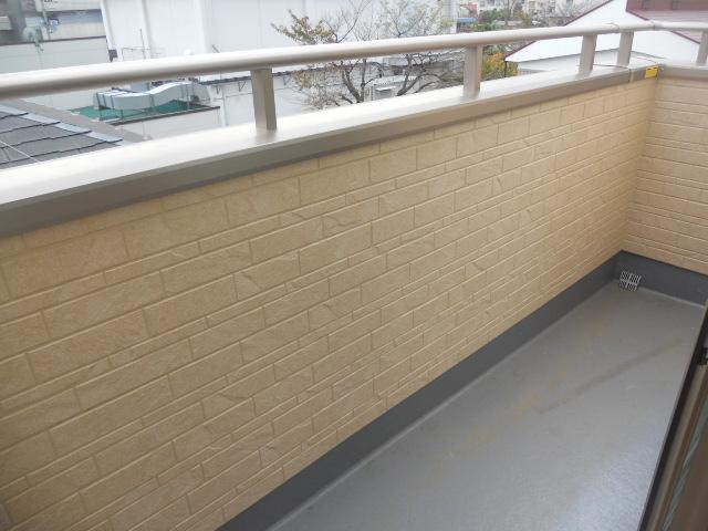 Balcony. Good south balcony per yang