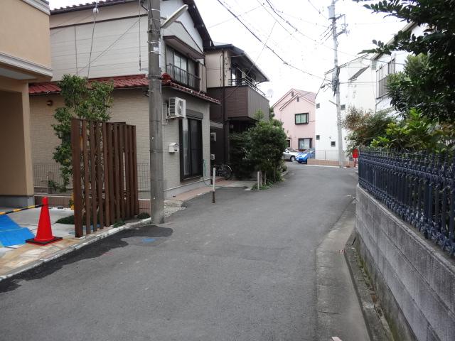 Local photos, including front road. Local (11 May 2013) Shooting