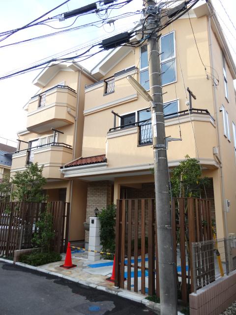 Local appearance photo. Local (11 May 2013) Shooting