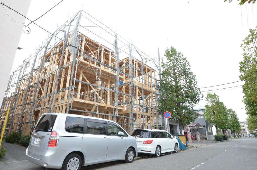 Local photos, including front road. Local (10 May 2013) Shooting