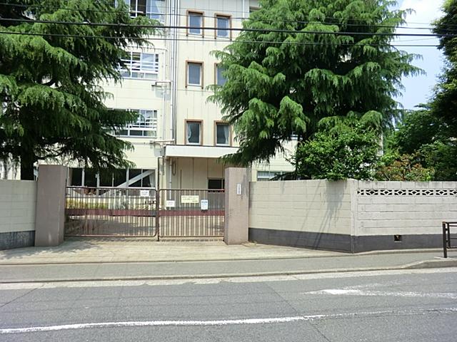 Junior high school. Kawasaki Municipal Sumiyoshi 240m elementary school to junior high school ・ This is useful to school with a 3-minute walk to both junior high school!