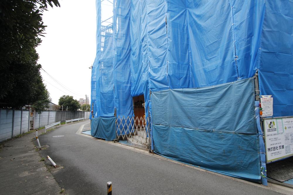 Local photos, including front road. Local (11 May 2013) Shooting