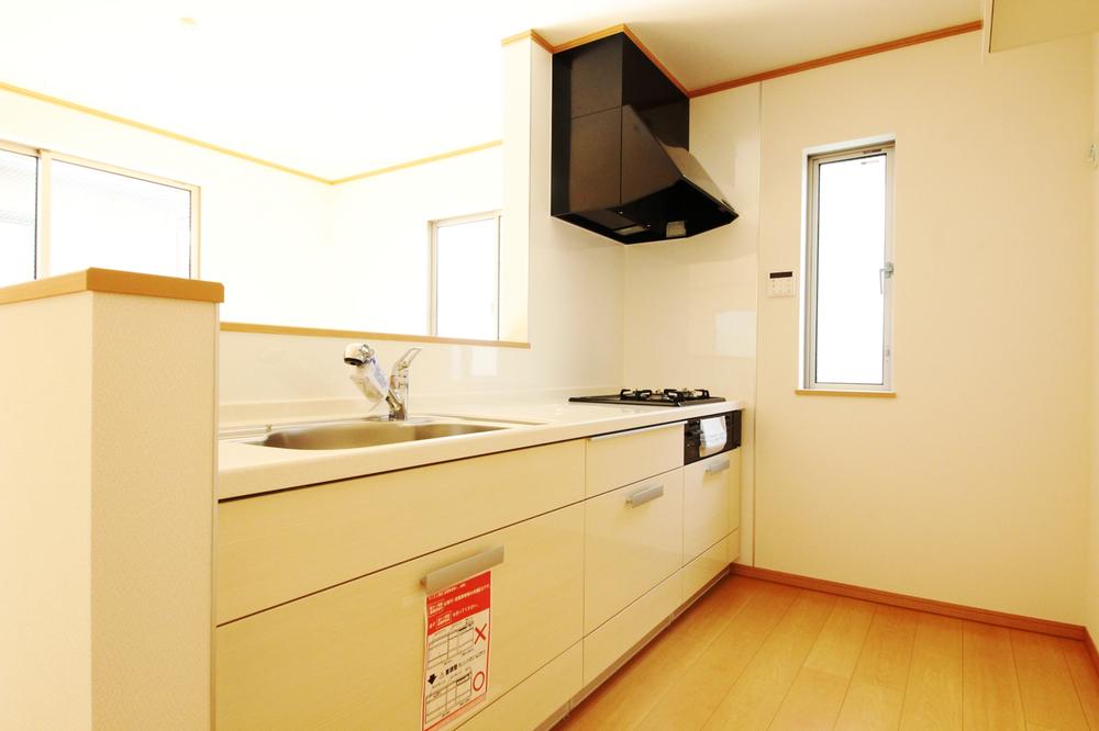 Kitchen. ☆ Popular open counter kitchen to mom! You can have small children, It is safe.