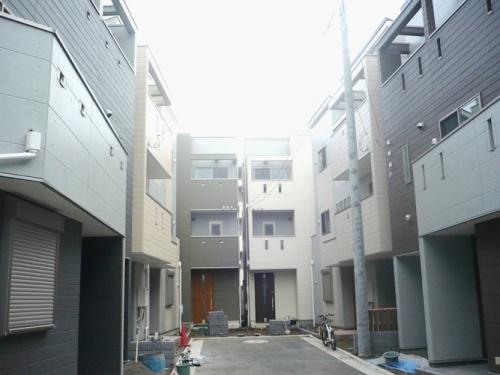 Local photos, including front road. Local (May 2013) Shooting